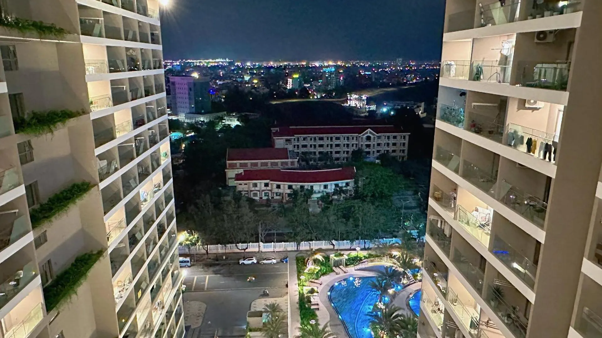 St House - The Song Apartment With Sky Pool Vietnam